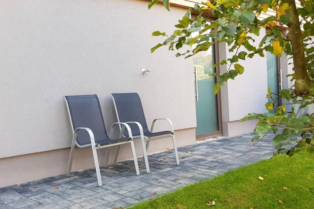 Suite With Back Garden Карловы Вары Экстерьер фото
