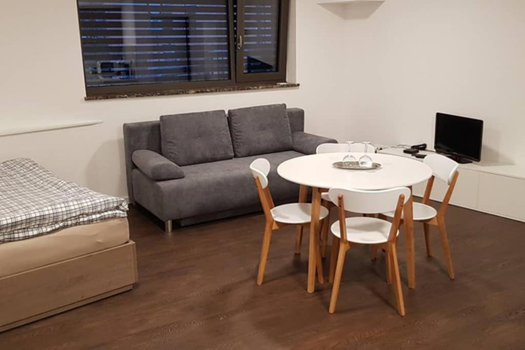 Suite With Back Garden Карловы Вары Экстерьер фото